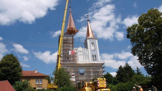 Evangelický kostel z roku 1844, věže dostavěny v roce 1863. Snímek z náročné obnovy věží kostela v roce 2013.V roce 2010 zprovozněny hodiny, které od války stály. Jedná se o největší evangelický kostel na Moravě.